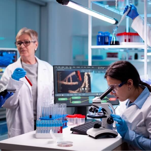 /biomedical-boxes/group-of-researcher-in-healthcare-laboratory-study.jpg